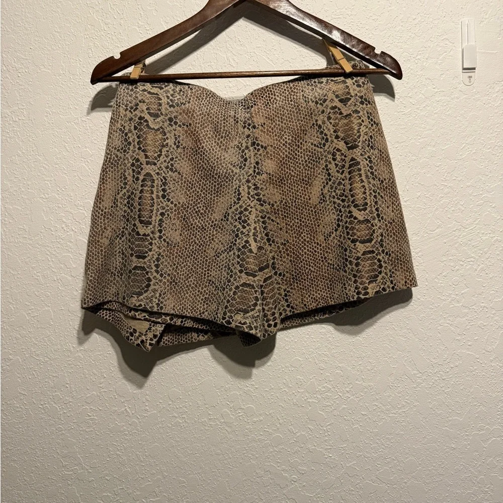 Haute Monde Snakeskin Print Button Front Wrap Layered Skort Size Medium Mini Tan